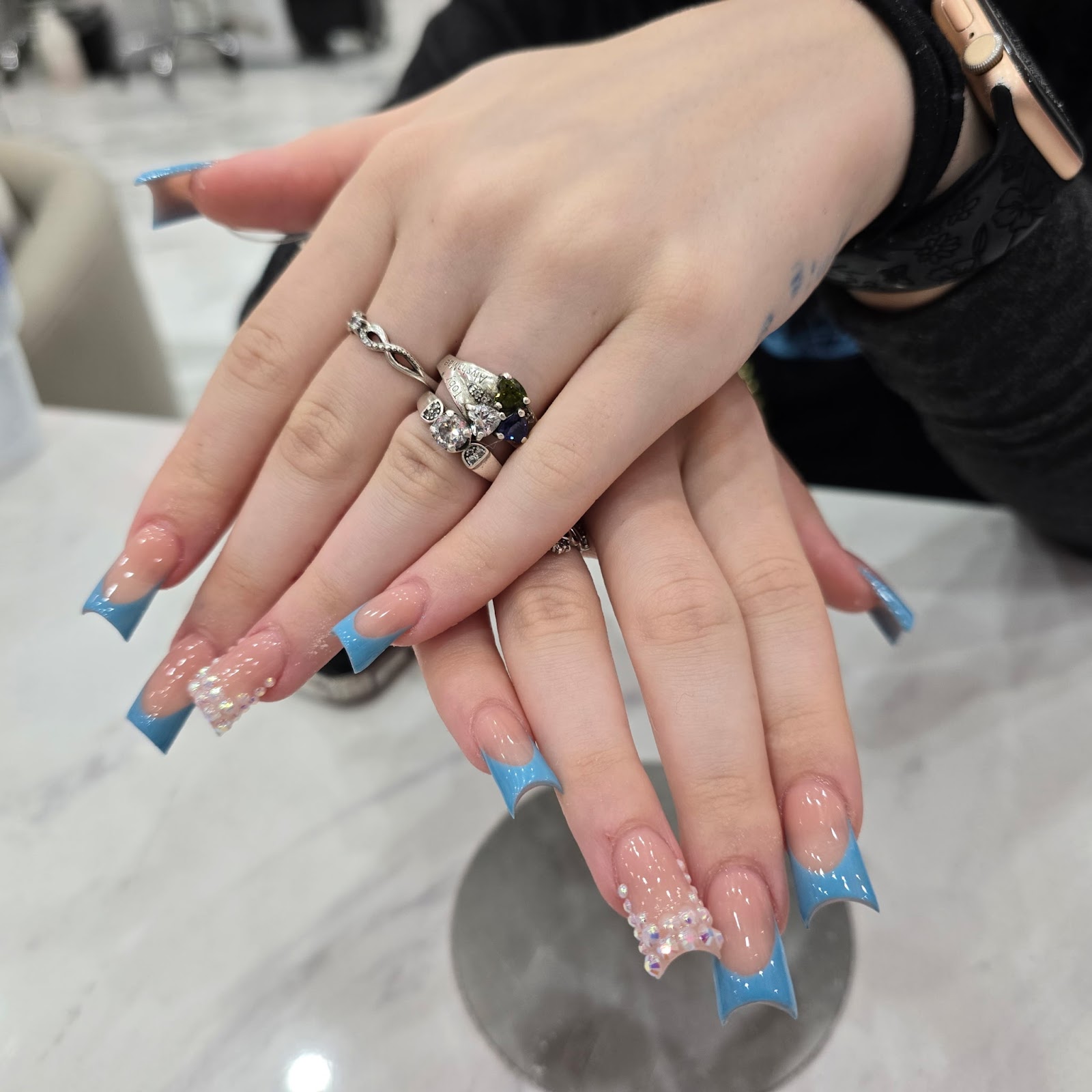 Nail Bar Lounge logo