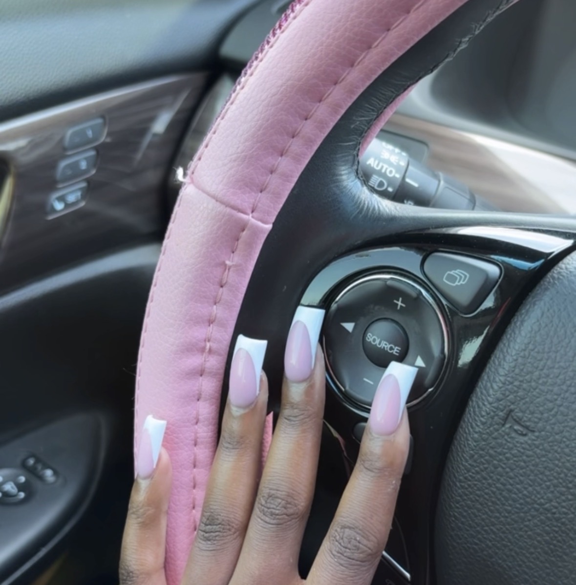 Nail Bar Lounge nail photo 1